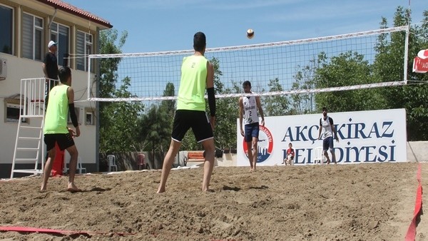 Denizi olmayan beldede Plaj voleybolu