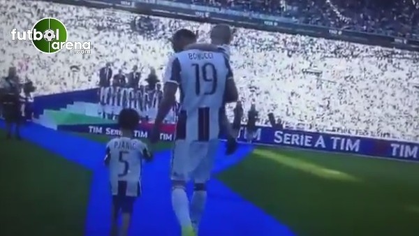 Bonucci'nin oğlu kendisine Juventus forması giydirildiği için ağladı