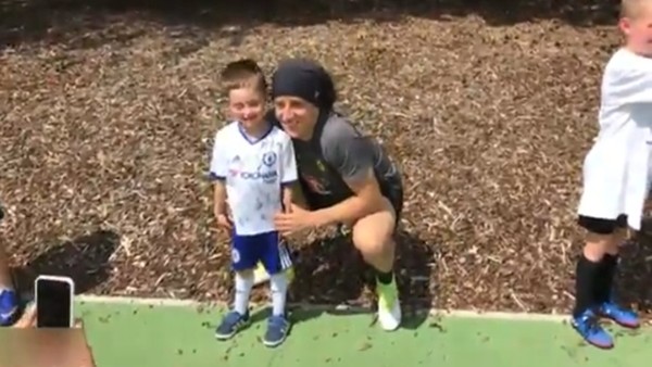 Minik David Luiz hayranının "Dab" sevdası!