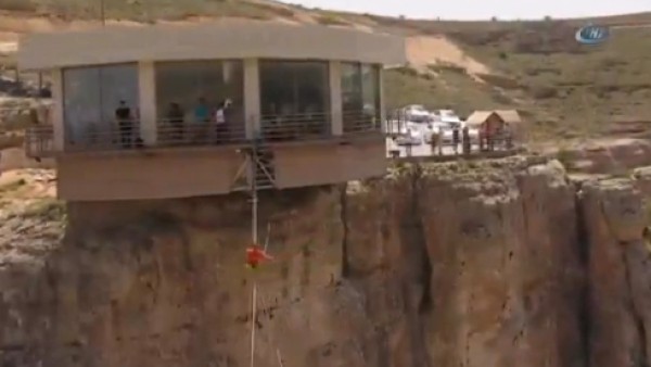 240 metre yükseklikte nefes kesen yürüyüş