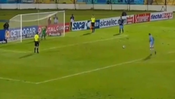 3 penaltı atışı da auta gitti