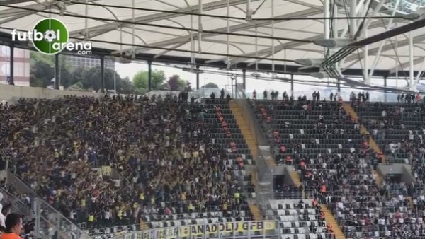 Vodafone Arena'da Fenerbahçeli taraftarlar.