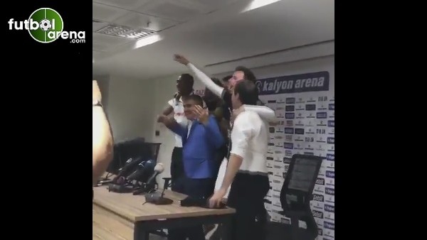 Beşiktaşlı futbolcular, Şenol Güneş'in basın toplantısını bastı