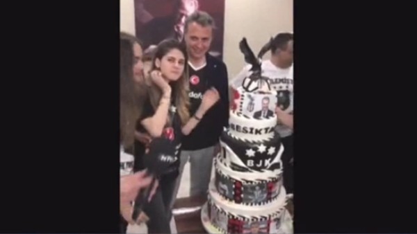 Fİkret Orman şampiyonluk pastasını kesti