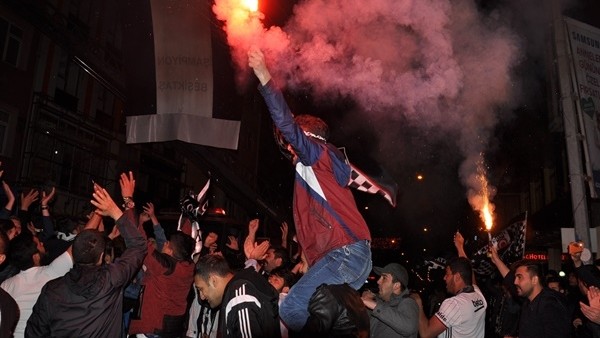 Beşiktaşlılar Kars'ta sokaklara döküldü