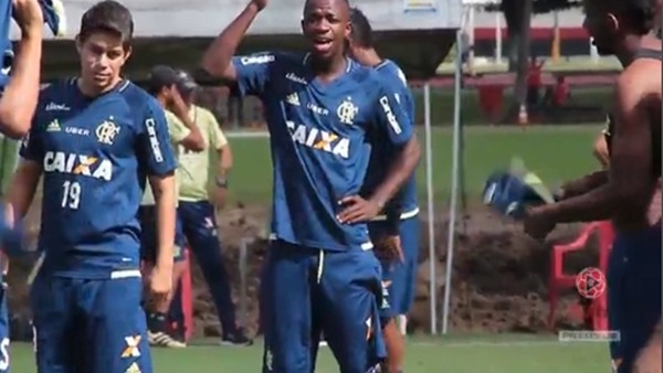 Vinicius'a arkadaşlarından kötü şaka!