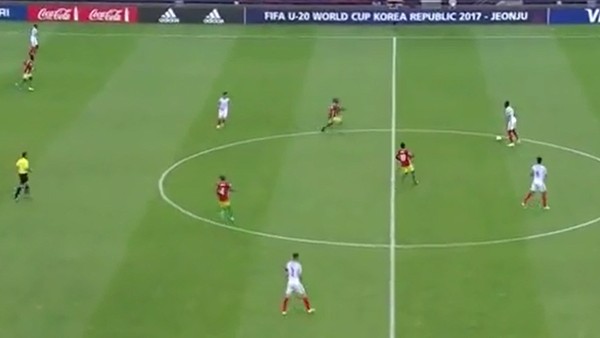 50 metreden kendi kalesine gol attı