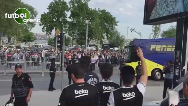 Fenerbahçe kafilesinin Vodafone Arena'ya geliş anı