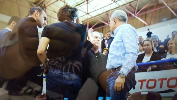 Aziz Yıldırım, YDÜ Başkanına tokat attı!