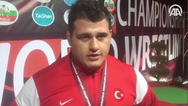 Rıza Kayaalp'ten altın madalya