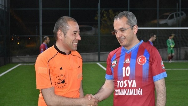 Cüneyt Çakır'a benzerliğiyle dikkat çekiyor