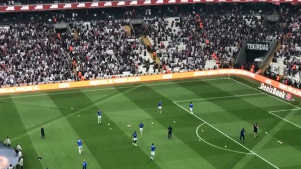 Beşiktaşlı taraftarlardan "İsmail Köybaşı" tezahüratı