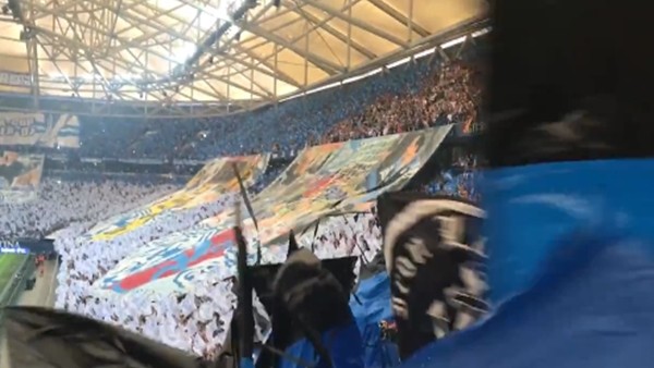 Schalke taraftarından Trabzonspor logolu koreografi