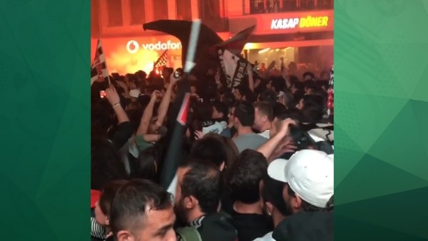 Beşiktaş Çarşı'da şampiyonluk coşkusu