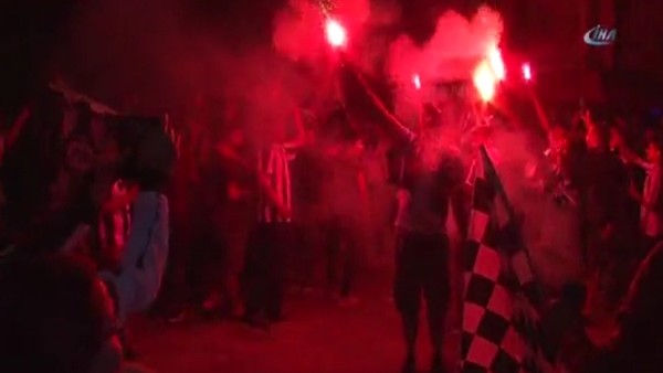 Altay taraftarından meşaleli kutlama!