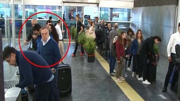 Advocaat, İstanbul'dan ayrıldı