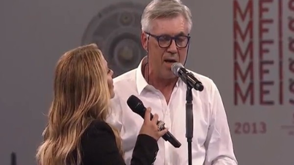 Carlo Ancelotti şarkı söyledi