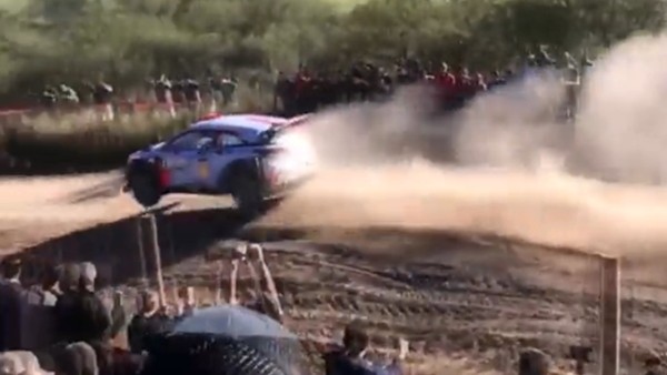 Cordoba Rallisi'nde 22 araç kundaklandı