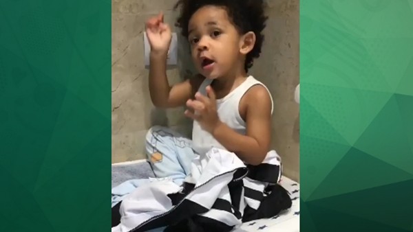 Atiba'nın oğlu Noah: "Oleeey Oleeey Oleeey Şampiyon Beşiktaş!"