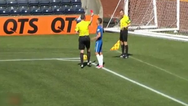 Yan hakemin zor anları!