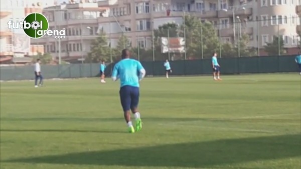 Vagner Love takımla birlikte çalışmalara başladı.