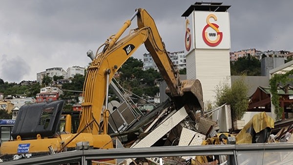 Galatasaray Adası yıkıldı!