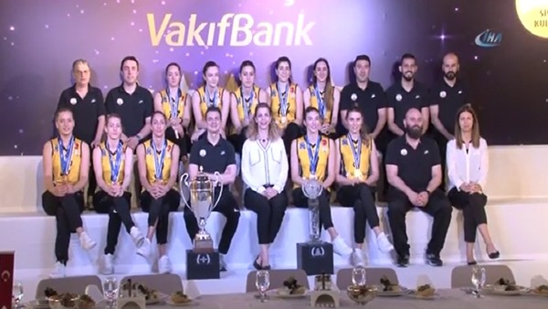 Avrupa ve Dünya Şampiyonu VakıfBank, basınla buluştu