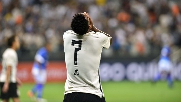 Eski Aslan saç baş yoldurdu!