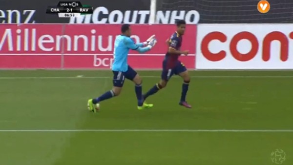 Kaleciden beklenmedik tepki!