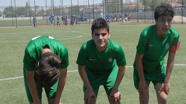 Küçük futbolcuları hüngür hüngür ağlatan penaltılar