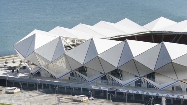 Trabzonspor Medical Park Arena Stadı'nın akıllı çatısı rüzgara dayanamadı