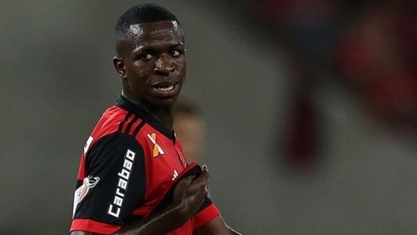 Vinicius bu kez sendeledi!