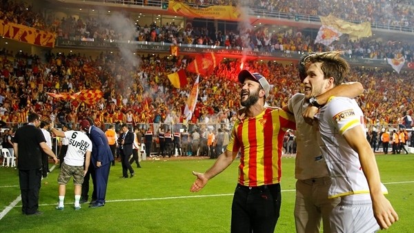 Rıza Kocaoğlu, Göztepe tribünlerine üçlü çektirdi