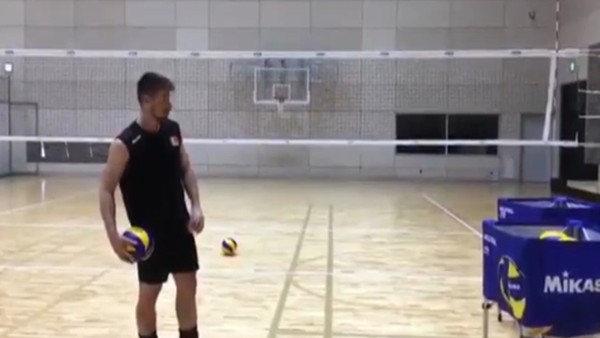 Milli voleybolcu Murat Yenipazar mesafe tanımadı