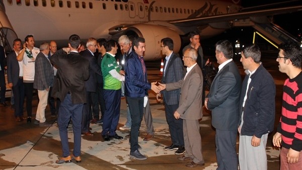 Bursa havaalanına akın etti