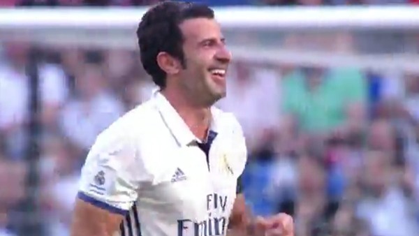 Efsane Figo'dan müthiş frikik!