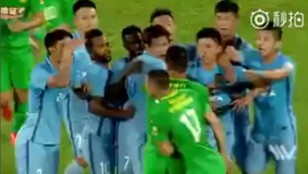 Saha bir anda karıştı! Burak Yılmaz kırmızı kart gördü