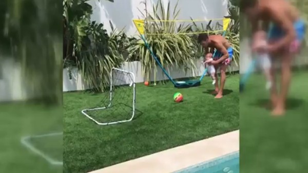 En küçük Fabregas ilk golü babasıyla attı