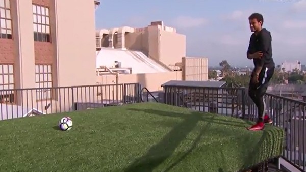 Neymar çatıdan çatıya golünü attı!