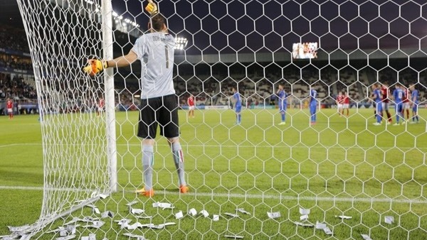 Donnarumma'ya dolarlı protesto!