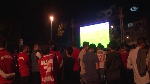 Konyaspor kazandı, Antalyaspor'luların hayalleri suya düştü