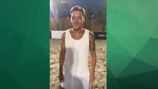 Acun Ilıcalı, Mesut Özil'i kendi takımına transfer etti