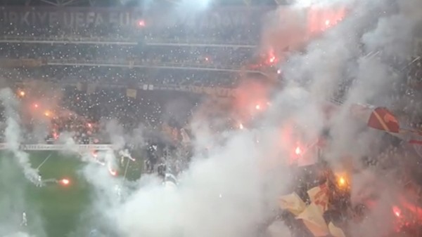 Eskişehirspor - Göztepe maçında oyun durdu