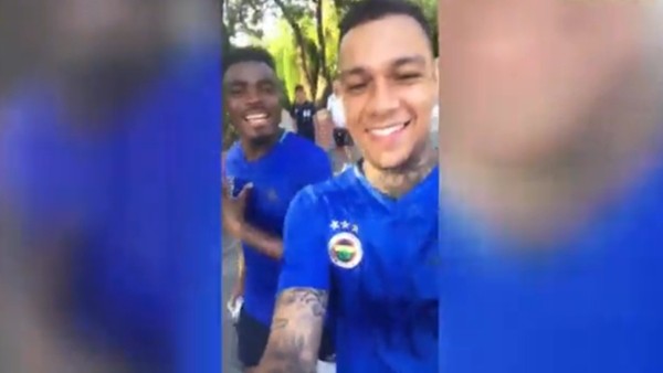 Emenike ve Van der Wiel'den çıldırtan paylaşım!