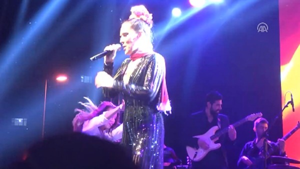 Silivrispor, şampiyonluğu Demet Akalın konseriyle kutladı