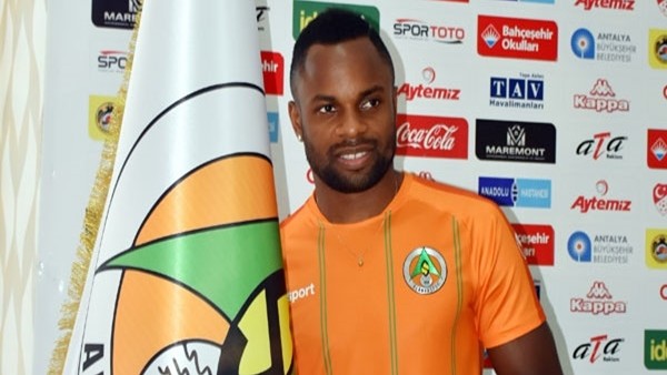 Etame Mbilla, Alanyaspor'a imzayı attı