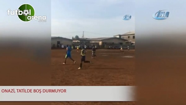 Onazi, tatilde boş durmuyor