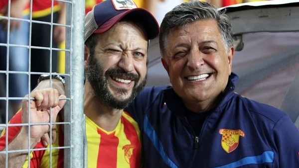 Rıza Kocaoğlu, Yılmaz Vural'a sarıldı!