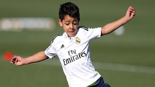 Ronaldo Jr. babasını yolunda!