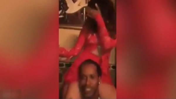 Ronaldinho yine fena abarttı!